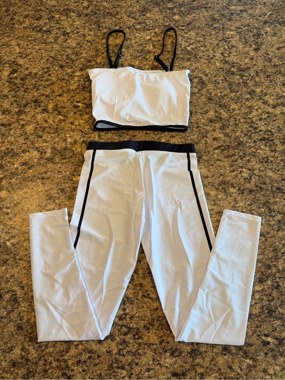ALO Yoga White Crop Top & High-Waist Leggings with Black Trim Small - Picture 3 of 3